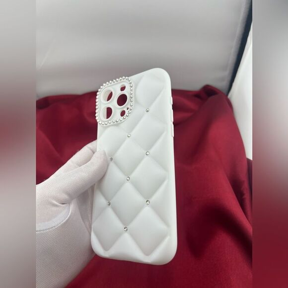 Elegant White Quilted iPhone 16 Pro Max Case - Picture 5 of 7